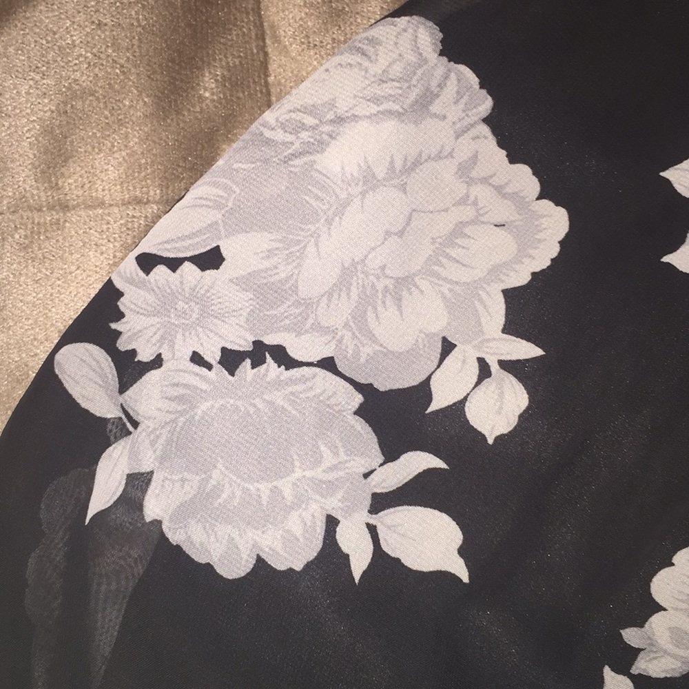 Flowing blouse - Picture 3 of 6